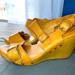 Madewell Tan Leather studded wedges